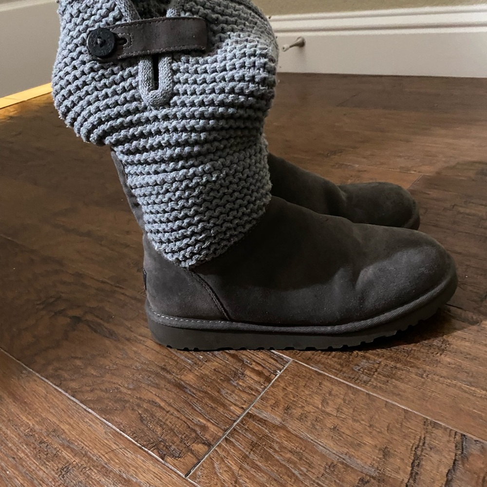 UGGS ! Beautiful grey - Picture 8 of 11